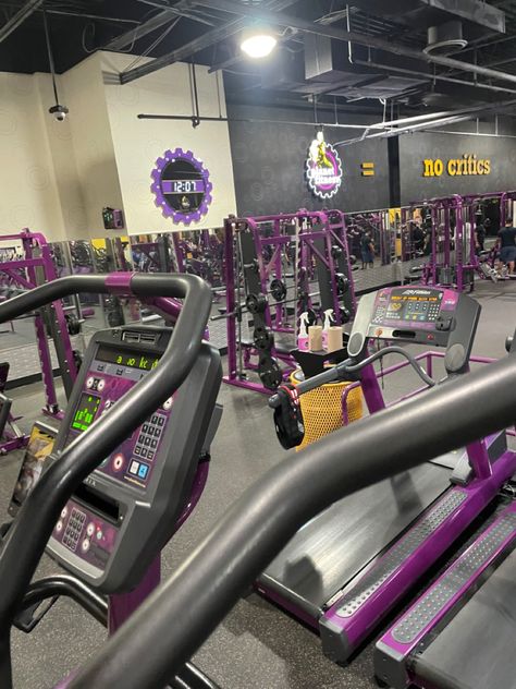 Planet fitness aesthetic 😭 Summer Work Aesthetic, Gym Asethic Black Women, Gym Aesthetic Planet Fitness, Summer Gym Aesthetic, At The Gym Aesthetic, Workout Pictures Aesthetic, Gym Workouts Aesthetic, Dump Aesthetic Photos, Getting Fit Aesthetic