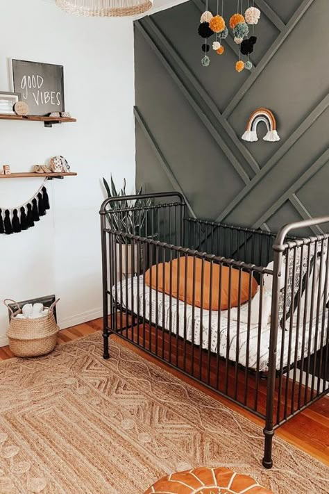 If you’re planning a nursery these simple nursery ideas will give you the inspiration to design a nursery that you love for your baby. Black Nursery, Baby Nursery Inspiration, Simple Nursery, Baby Room Neutral, Girl Nursery Room, Nursery Room Design, Baby Boy Room Nursery, Baby Room Inspiration, Nursery Room Inspiration