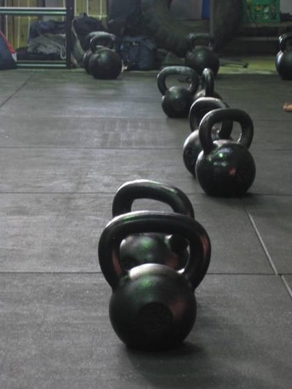 Kettlebells are great for high intensity interval training. A complete body work out with just one weight all at once. Build muscle, burn fat, and get fit. K2 Kettlebells Kettlebell Snatch, Kettlebell Clean, Kettlebell Benefits, Kettlebell Abs, Kettlebell Deadlift, Kettlebell Challenge, Kettlebell Cardio, Kettlebell Circuit, Muscle Building Supplements