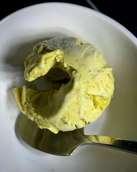 Pistachio & Cardamom Ice Cream – Max Makes Munch Cardamom Ice Cream, Pistachio Cardamom, Curry Night, Best Curry, Pudding Ice Cream, Cream Custard, Mango Sorbet, Sticky Toffee Pudding, Frozen Custard