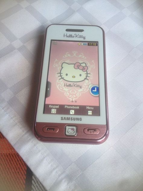 Images Hello Kitty, Charmmy Kitty, Hello Kitty Aesthetic, Retro Gadgets, Hello Kitty Accessories, Retro Phone, Pink Hello Kitty, Old Phone, Hello Kitty Pictures