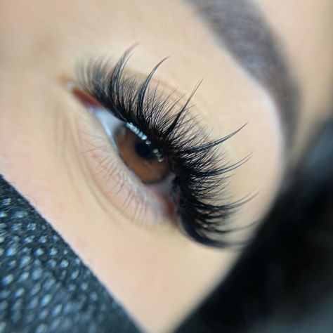 Goth Lash Extensions, White Tip Acrylic Nails, Natural Fake Eyelashes, Wispy Eyelashes, Lash Designer, Eyelash Extensions Styles, Perfect Eyelashes, Pretty Lashes, Gothic Nails