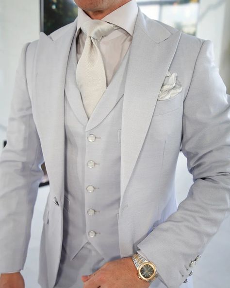 Best Mens Wedding Suits: 5 Ideas From Designers + Reels :heart: best mens wedding suits white jacket sebastian cruz #weddingforward #wedding #bride Wedding Suits White, Marriage Suits, Mens Wedding Suits, White Wedding Suit, White Tux, Wedding Tux, Dark Suit, Best Man Wedding, Dream Wedding Decorations