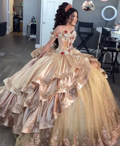 Dress Quinceanera Rose Gold, Ruffle Quinceanera Dress, Quincenera Dresses Ranchera, Quince Dress With Train, Bell Quinceanera Dresses, Old Quinceanera Dresses, Xv Dresses Mexican, Unique Quinceanera Dresses Vintage, Quincenera Dresses With Long Sleeves