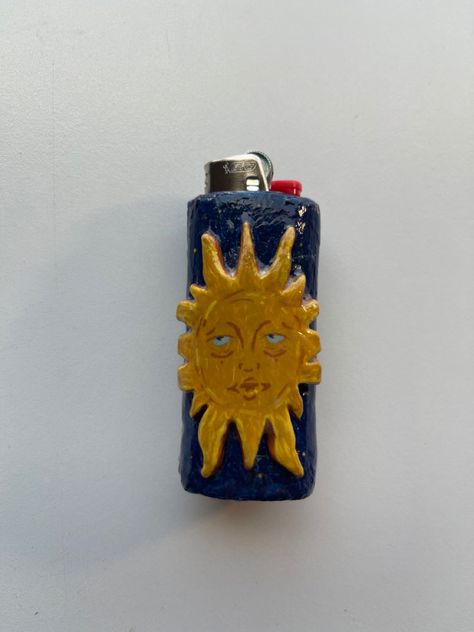 How To Make Clay Lighter Case, Bic Lighter Art, Lighter Art Diy, Cute Air Dry Clay Projects, Lighter Cases Clay, Lighter Clay Art, Sculpture Art Clay Easy, Ceramic Lighter Case, Diy Clay Lighter Case