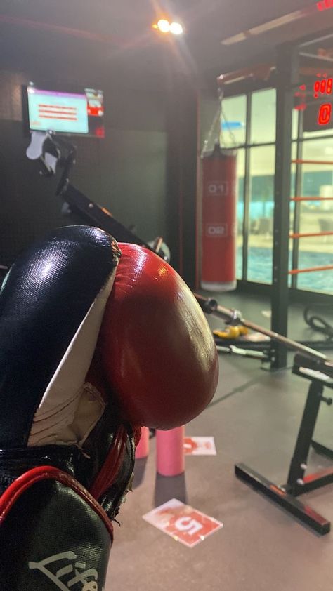 Boxer Aesthetic, Gloves Aesthetic, Boxing Classes, Gym Wallpaper, Youre Like Really Pretty, Boxing Gym, Boxing Equipment, Best Poses For Pictures, Boxing Training