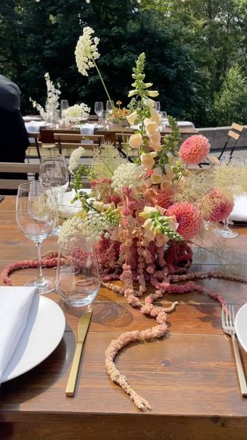 Carmen Winquist | Seattle Wedding Florist on Instagram: "Funky fresh!!!! Amaranth, foxglove, smokebush dahlias + wild Queen Anne’s lace #weddingflowers #wedding #floraldesign #floral #florist #seattleflorist #bellinghamflorist #seattlewedding #bellinghamwedding @floweringminds #flowers" Large Floral Centerpiece Wedding, Draping Flowers Wedding, Chic Wedding Welcome Sign, European Wedding Florals, Wedding Floral Styles, Modern Boho Floral Arrangement, Amaranth Centerpiece, Amaranthus Flower Arrangement, Amaranth Flower Arrangement