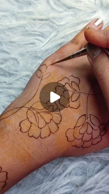 Easy Simple Henna Designs, Mehndi Simple Easy, Draw Henna, Simple And Easy Mehndi Designs, Simple Henna Designs Hand, Leg Henna, Simple Mehndi Design, Eid Henna, Mehndi Simple