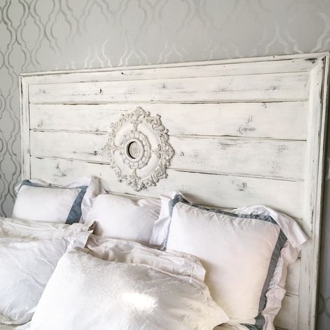 DIY farmhouse headboard Distressed White Diy Farmhouse Headboard King, White Headboard Bedroom, Diy Farmhouse Headboard, White Wood Headboard, Country Headboard, Rustic Headboard Diy, Distressed Headboard, Diy Farmhouse Bedroom, Headboard Plan