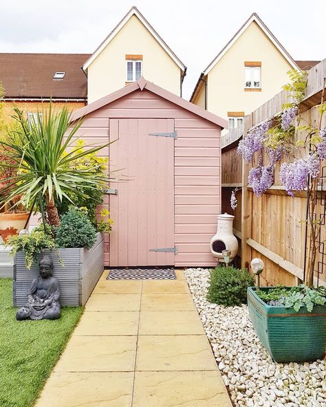 Blush pink garden shed - newbuild - design Pink Shed, Painted Garden Sheds, Back Garden Design, Backyard Sheds, Garden Makeover, Have Inspiration, Pink Garden, Garden Painting, Garden In The Woods