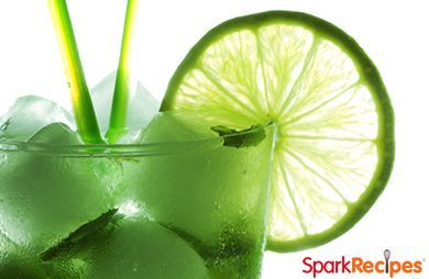 This drink is high in calories and alcohol, but a great summer drink with lots of ice Bullfrog Drink, Diet Sprite, Mojito Cocktail, Closeup Photo, Shakes Drinks, Green Drinks, Green Smoothies, Summer Drink, Drink Recipe