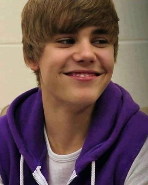 Justin Bieber 2009, Justin Bieber Photoshoot, Justin Bieber Smile, Justin Love, Justin Bieber Posters, Justin Bieber Images, Justin Bieber Wallpaper, Guitar Practice, Justin Bieber Photos