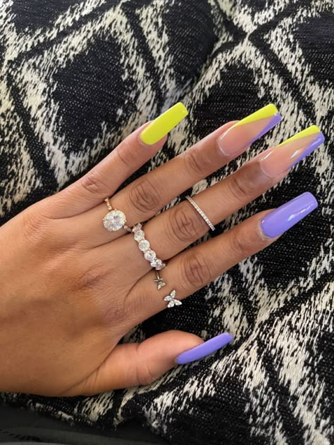 Nail Outline Design Coffin, Nail Outline, Neon Purple Nails, Lime Nails, Rounded Acrylic Nails, Lime Green Nails, Neon Yellow Nails, Coffin Nails Ombre, Neon Green Nails