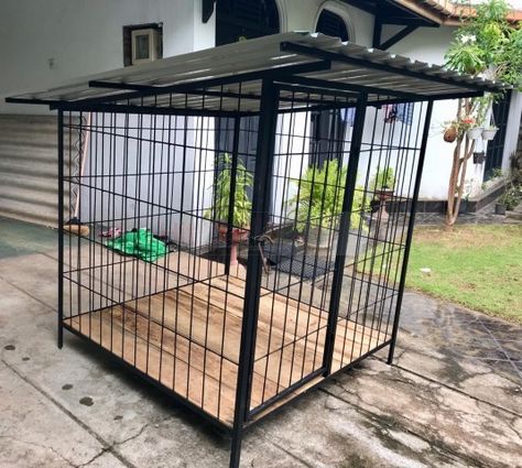 Kandang Anjing Outdoor, Dog Cage Ideas Outdoor, Dog Cage Ideas, Dog Cage Outdoor, Animals Sanctuary, Dog Kennel And Run, Dog Tools, Metal Dog Cage, Metal Dog Kennel