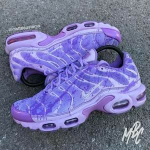 #custom #nike #tn #cute Jordans Air Force, Tns Nike, Nike Tn Shoes, Jordans Air, Dunk Lows, Nike Shoes Women Fashion, Paint Splats, Purple Dye, Trendy Shoes Sneakers