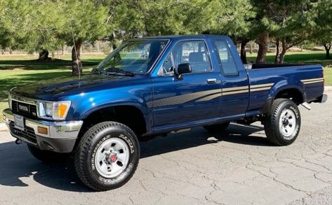 Little Old Lady Owned: 1991 Toyota Pickup #ForSale #Toyota - https://barnfinds.com/little-old-lady-owned-1991-toyota-pickup/ 1991 Toyota Pickup 4x4, 1993 Toyota Pickup, Pickup Trucks Toyota, Toyota Trucks 4x4, Toyota Tacoma Access Cab, Toyota Pickup 4x4, Toyota Dealership, Chip Foose, Tacoma Truck