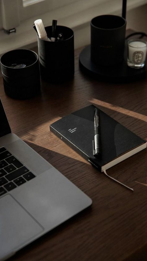 Hardworking Aesthetic Wallpaper, Work Desk Wallpaper, Black Tech Aesthetic, Black Aesthetic Lifestyle, Work Asthetic Picture, Dark Work Aesthetic, Dark Desk Aesthetic, Cafe Dark Aesthetic, Copywriting Aesthetic