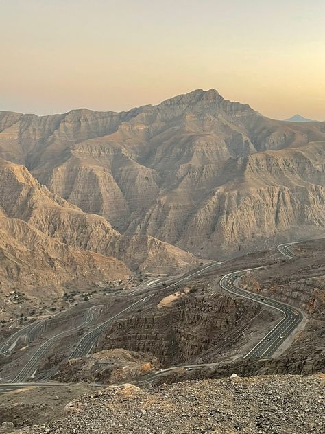 aesthetic wallpaper mountain road scenery Nature, Ras Al Khaimah Aesthetic, Uae Aesthetic, Uae Culture, History Wallpaper, Peaky Blinders Wallpaper, Mountain Aesthetic, Arabian Peninsula, Ras Al Khaimah