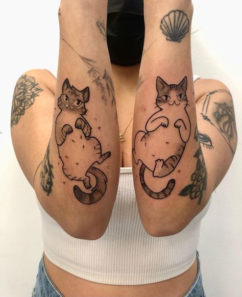 Miniature Tattoos, Cute Cat Tattoo, Black Cat Tattoos, A T, Handpoke Tattoo, Cat Tattoo Designs, Cute Little Tattoos, Cute Tiny Tattoos, Two Cats