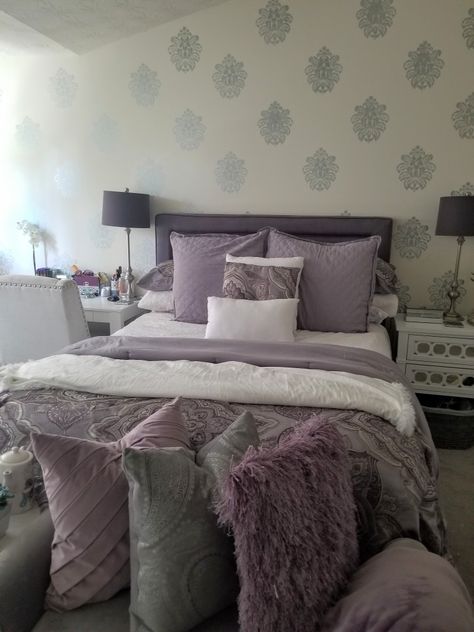 Lavender and grey bedroom idea Lavender Gray Room Ideas, Lavender And Silver Bedroom Ideas, Black White Gray Purple Bedroom, Black White Grey Purple Bedroom, Purple Gray And White Bedroom, Lavender And Gray Bedroom Ideas, Lavender Blue Bedroom Ideas, Bedroom Decor Purple And Grey, Lavender Accents Bedroom