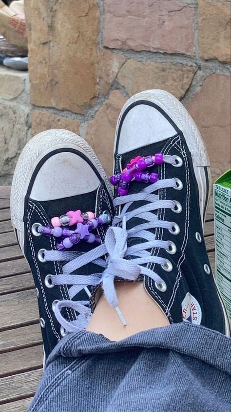 shoes beads we luv yes Beaded Shoelaces Converse, Shoe Lace Beads, Beaded Shoelaces, Beaded Shoes Laces, Shoes Beads, Converse Ideas, Alt Shoes, How To Tie Shoes, Beaded Shoes