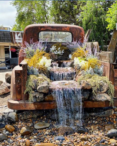 Garden With Trees Ideas, Rustic Fountains Outdoor, Car Garden Ideas, Truck Garden Ideas, Truck Water Feature, Old Truck Water Fountain, Old Truck Waterfall Pond, Rustic Water Fountains Outdoor, Western Backyard Ideas