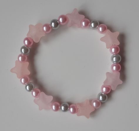 Kandi Bead Bracelet Ideas, Bracelet Ideas Y2k, Ideas Para Pulseras Aesthetic, Bracelet Ideas Pony Beads, Pulseras Ideas, Pulseras Aesthetic, Girly Bracelets, Pony Bead Bracelets, Diy Bracelet Designs