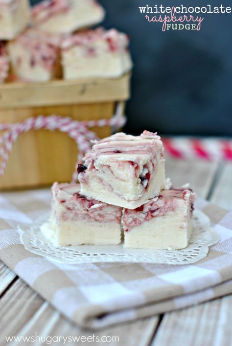 White Chocolate Raspberry Fudge: creamy white chocolate fudge with a swirl of raspberry preserves! Chocolate Raspberry Fudge, Raspberry Fudge, Dessert Design, White Chocolate Fudge, Shugary Sweets, Fudge Bars, Fudge Recipes Easy, Homemade Fudge, Fudge Easy