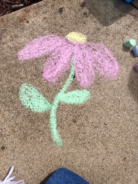 Chalk Art Ideas Easy Step By Step, Chalk Art Ideas Easy Summer, Cute Sidewalk Chalk Art Easy, Easy Things To Draw With Chalk, Summer Chalk Ideas, Easy Sidewalk Chalk Art Ideas, Easy Sidewalk Chalk Art, Chalk Drawings Sidewalk, Easy Chalk Art