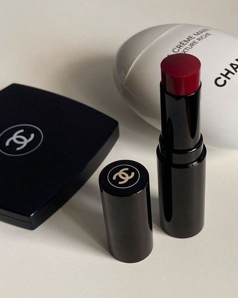 Chanel Makeup Aesthetic, You Are My Moon, Chanel Lipstick, Chanel Makeup, Classy Aesthetic, Luxury Makeup, Makeup Items, Old Money Aesthetic, Red Aesthetic