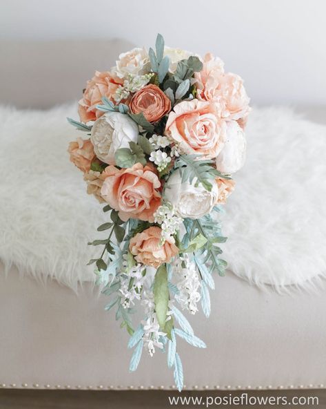 Paper Flower Centerpieces Wedding, Paper Wedding Flowers, Fall Vineyard, Dream Wedding Bouquet, Coral Wedding Flowers, Paper Flower Centerpieces, Bouquet Paper, Peach Bouquet, Bridal Wedding Bouquet