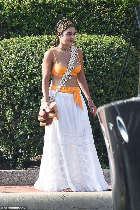 Vanessa Hudgens Style Coachella, Vanessa Hudgens Dress Casual, Vanessa Hudgens White Dress, Vanessa Hudgens The Princess Switch, Vanessa Rose, Vanessa Hudgens Legs, Beastly Movie Vanessa Hudgens, Vanessa Hudgens Style, Nautical Outfits