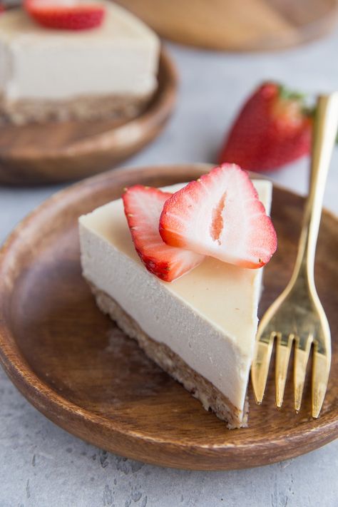 Clean Eating Cheesecake, Whole 30 Cheesecake, Paleo Cheesecake Recipes, Paleo No Bake Cheesecake, Aip Cheesecake, Organic Cheesecake, Healthier Cheesecake, Wildfit Recipes, Lyme Diet