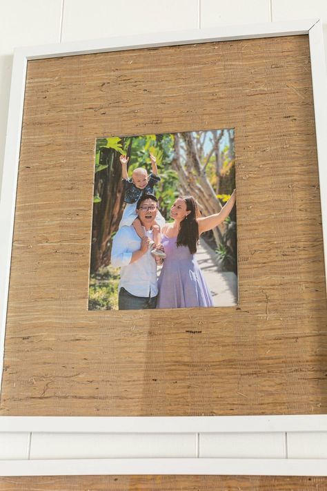 color photo of family in grasscloth wallpaper matted picture frame. Diy Picture Frame, Picture Frame Mat, Diy Step By Step, Matting Pictures, Framed Wallpaper, Diy Picture Frames, Diy Picture, Black Picture Frames, Room Remodel