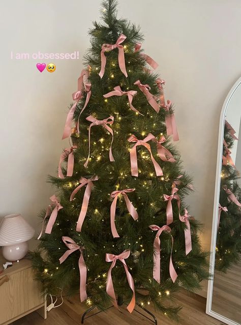 Christmas Dreaming, Pink Xmas, Christmas Tree Bows, Pink Christmas Decorations, Christmas Room Decor, Christmas Feeling, Christmas Inspo, Pink Bows, Pink Christmas Tree