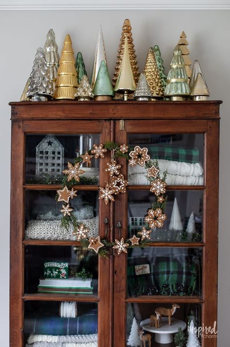 Rustic Vintage Christmas Decorations, Xmas Wreaths Diy, Diy Gingerbread Decorations, Cookie Wreath, Diy Gingerbread, Christmas Wreath Ideas, Diy Christmas Wreath, Inspired By Charm, Gingerbread Diy