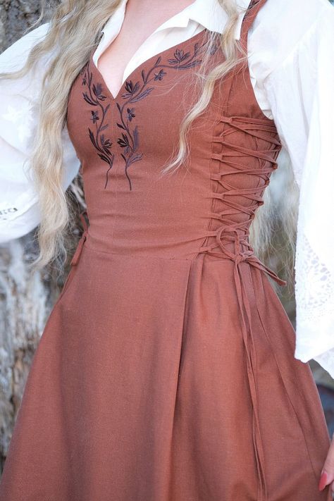 Lace Up Side Dress, Narnia Outfits Dresses, Rennaisance Dress, Hobbit Dress, Dresses Historical, Modest Vintage Dresses, Fairytale Style, New Year Dress, Fashion Costume Halloween