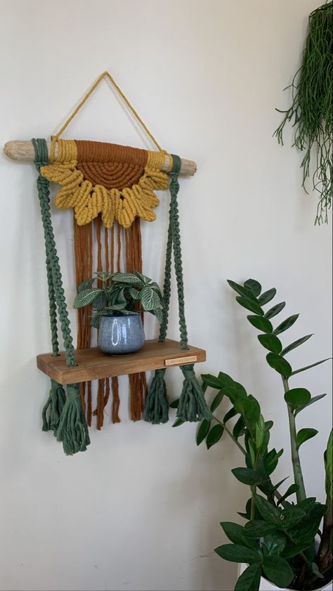 Boho sunflower shelf Sunflower Macrame Wall Hanging, Leftover Macrame Cord Ideas, Macrame Shelves Diy, Fall Macrame Ideas, Unique Macrame Ideas, Macrame Shelf Diy, Crochet Shelf, Sunflower Macrame, Macrame Display