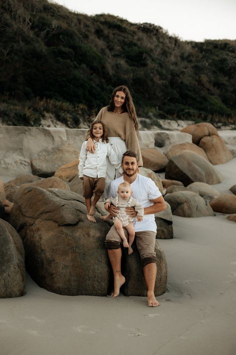 Autumn Beach Family Photoshoot, Beige And Brown Family Photo Outfits, Family Photography Outfits Summer, Beige Family Photoshoot, Family Winter Beach Pictures, Winter Beach Photoshoot Family, Winter Beach Family Photos, Winter Beach Photoshoot, Beach Photoshoot Family