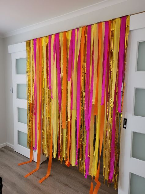 Color Orange Birthday Party, Yellow And Pink Party, Sunset Party Decorations, Orange Birthday Parties, Streamer Wall, Backyard Movie Party, Disco Theme Party, Sunset Party, 40th Birthday Party Decorations