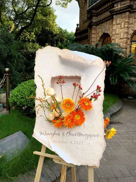 Flower Welcome Sign Wedding, Wedding Easel Ideas, Creative Wedding Signage, Floral Gifts Ideas, Floral Signage, Welcome To Wedding Sign, Flower Welcome Sign, Wedding Easel, Wholesale Floral Supplies