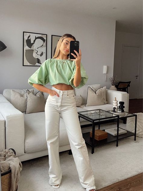 Lily Clark, Therapist Outfit, Green Outfits For Women, Zara Wide Leg Jeans, Fashion Major, White Outfits For Women, Blue Flare Jeans, Minimalist Fashion Women, Pastel Outfit