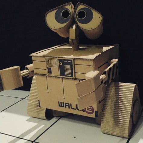 Wall-e Cardboard, Wall-e Robot Diy, Cardboard Robot Diy, Wall E Robot, Robot Project, Cardboard Robot, Recycled Robot, Robot Costumes, Halloween Wood Crafts