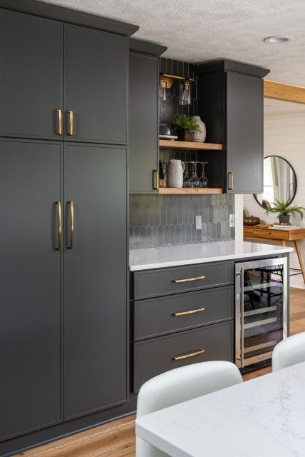 Dark Grey And Gold Kitchen, Black And Gold Kitchen Cabinets, Gray And Gold Kitchen, Grey And Gold Kitchen, Plain Kitchen Cabinets, Kitchen Cabinets Black And White, Gold Kitchen Hardware, Mickey House, Grey Kitchen Designs