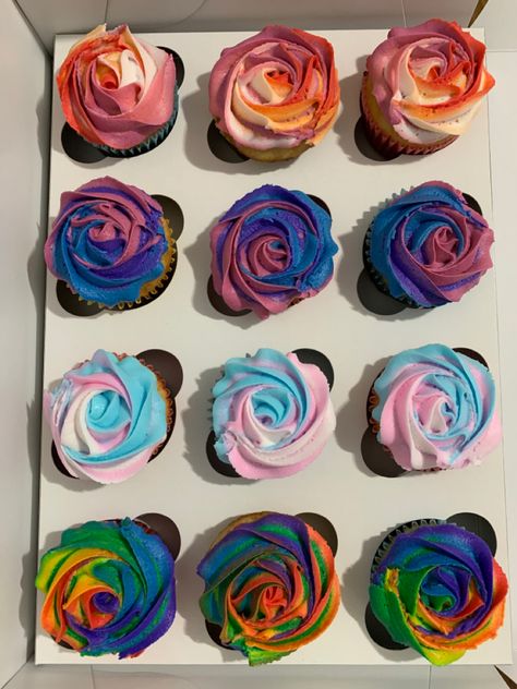 Lgbtq Cupcakes, Pride Baked Goods, Pride Baking, Pride Cupcakes, Pride Party, Cake Stuff, Activity Board, Bake Sale, Birthday Cupcakes