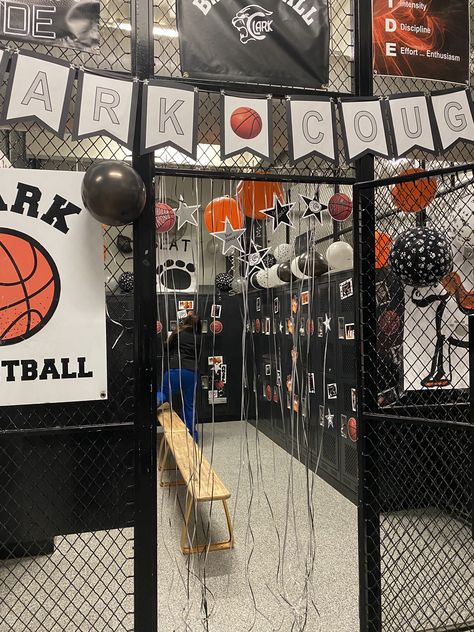 High School Basketball Locker Room, Decorated Locker Rooms, Basketball Locker Room Decorations Ideas, High School Locker Room Decorations, Sport Locker Decorations Ideas, Volleyball Locker Room Decorations Ideas, Locker Room Decorations Football, Basketball Locker Room Decorations, Locker Decorations For Sports