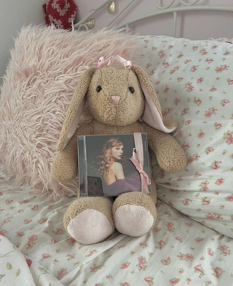 Coquette Teddy Bear, Taylor Swift Cd, Taylor Core, Jellycat Bunny, Jelly Cat, Speak Now, Pink Vibes, Fan Girl, Cute Stuffed Animals