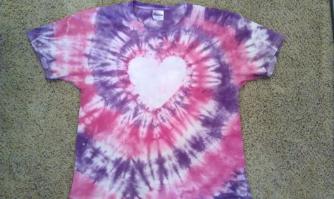 Valentine's day Heart tye dye shirt. I make these... see more designs on facebook @ Groovy Tye Dyes Heart Tye Dye, Tiy Diy, Pink And Purple Tie Dye, Heart Tie Dye, Paint Crafts, Tie Dye Heart, Heart Tshirt, Tie Dye Crafts, Dye Ideas