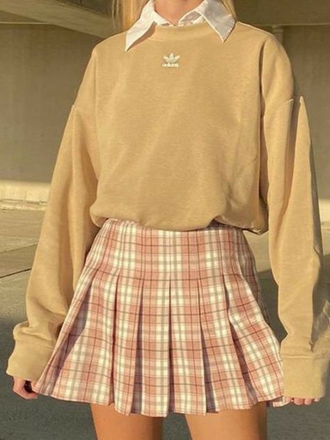 973a5f0ccbc4ee3524ccf035d35b284bdesc45350981ri Softie Style, Softie Outfits, Cute School Uniform, Hm Outfits, Looks Pinterest, Fashion 90s, Yellow Outfit, Mia 3, Pleated Skirts