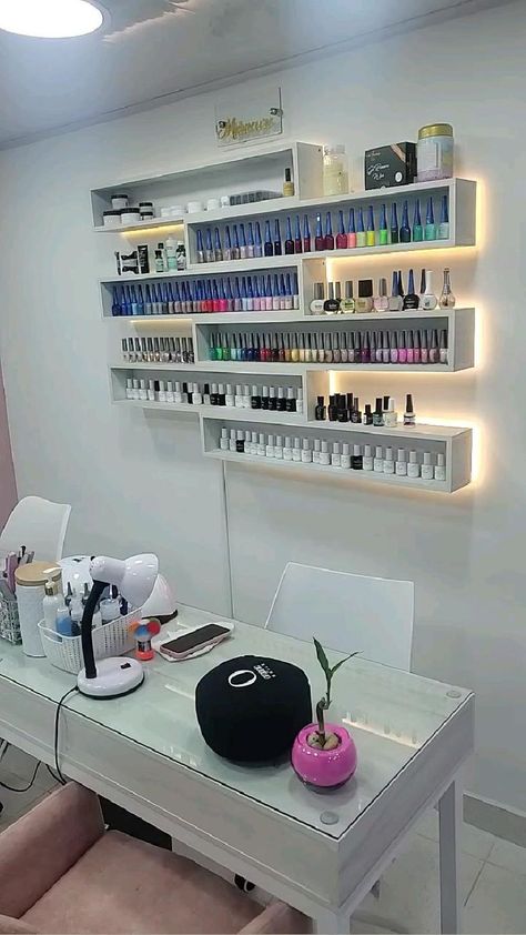 Nail Room Set Up At Home Ideas, Nail Polish Room, Nail Tech Set Up, Home Nail Salon Ideas Small Spaces, Nail Room Ideas Home, Nail Technician Room, Beauty Shop Decor, Saloon Decor, Nails Coquette